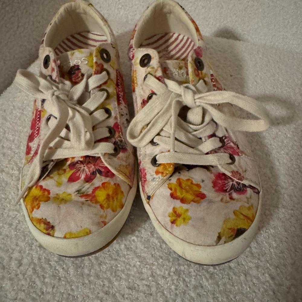 Taos Footwear Floral Sneakers